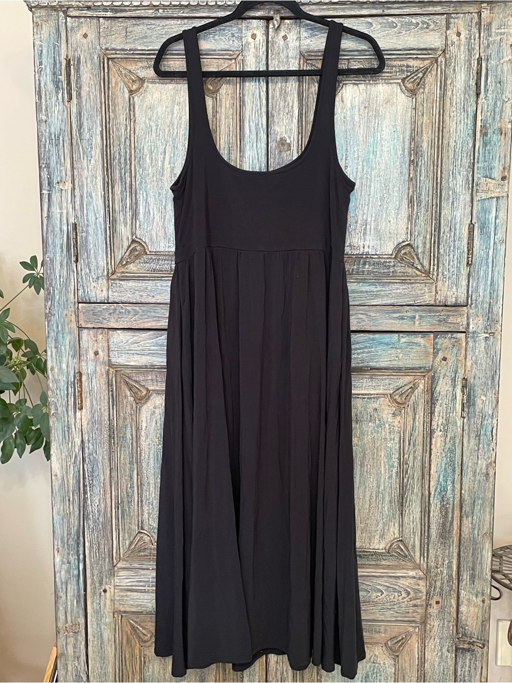Wilfred Black Scoop Neck Maxi Dress with Flowing Skirt